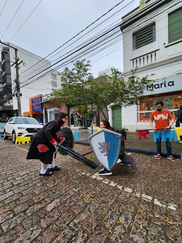 novamente crianças jogam Swordplay no evento realizado na Comic-Sul 2023
